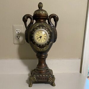 Clock. Battery operated EUC